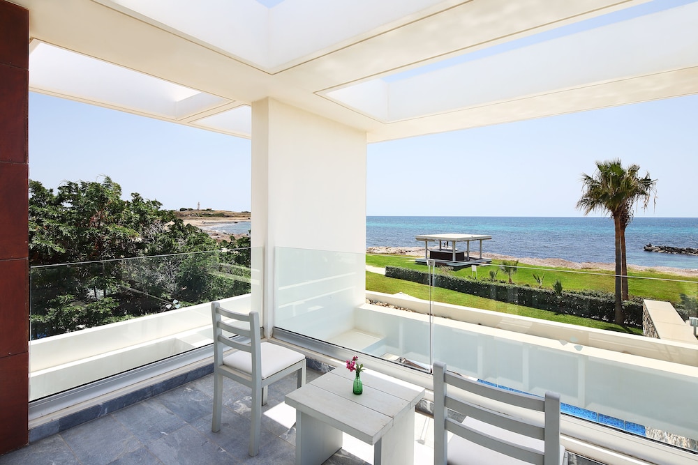 Paradise Cove Luxurious Beach Villas 17/50