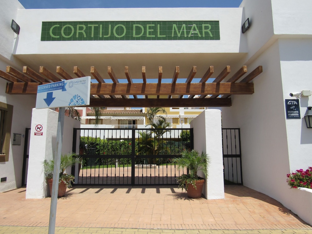 Cortijo Del Mar Resort 8/50