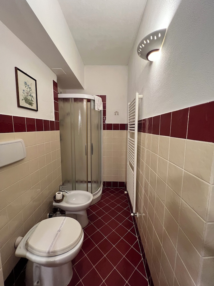 Le Serre Suites and Apartments 32/34