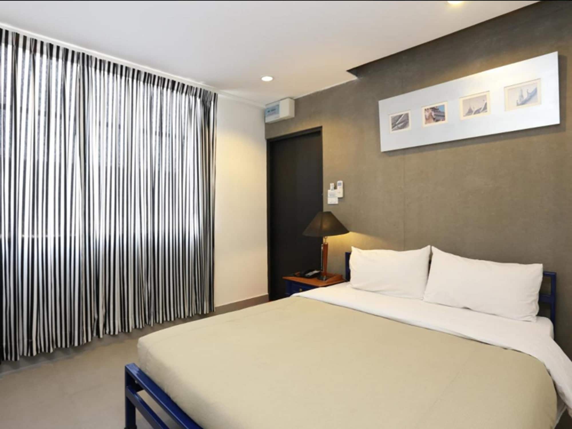 Smart, Black, Double Bed