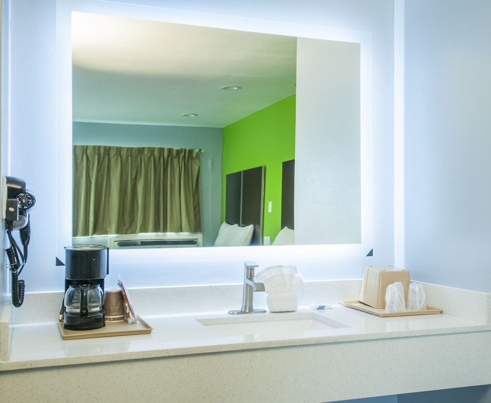 Executive Inn 37/38