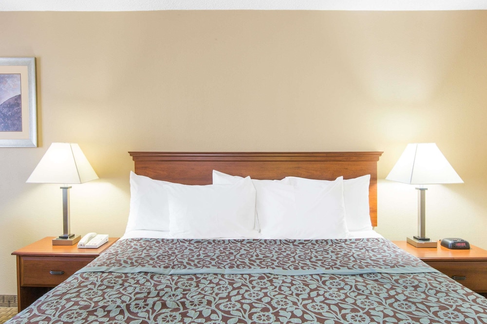 Days Inn by Wyndham Ripley 7/13