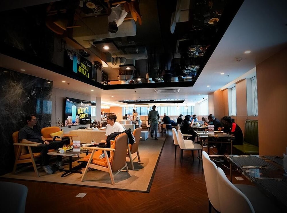 Ramada by Wyndham Bangkok Sukhumvit 11 69/83