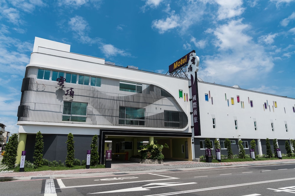 High Cloud International Business Hotel 2/30
