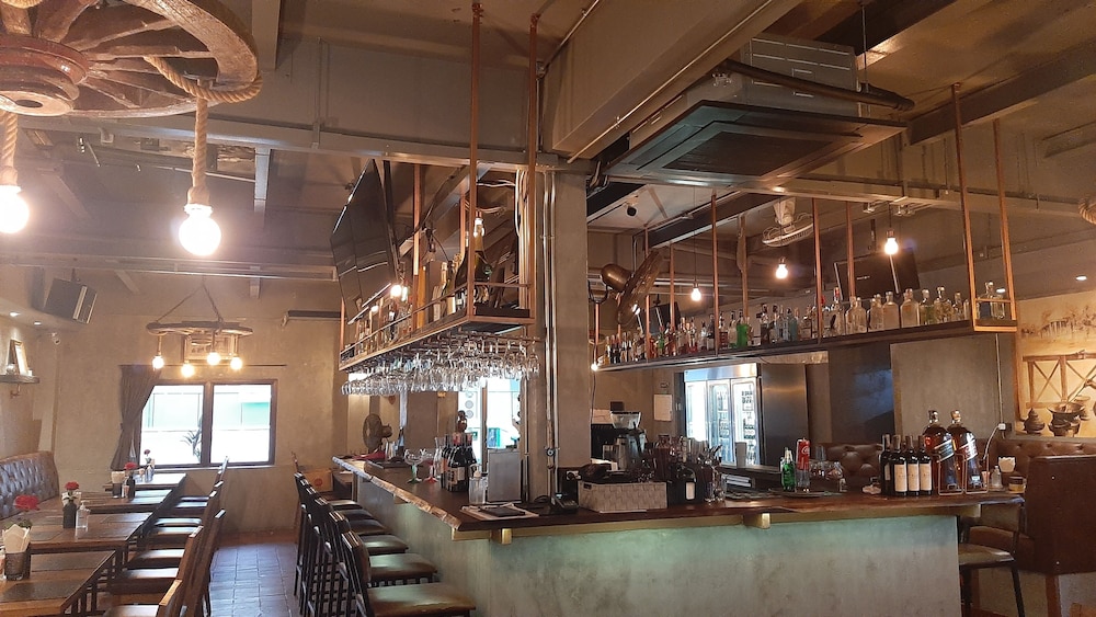 Harrys Steakhouse & Beach Hotel 37/50