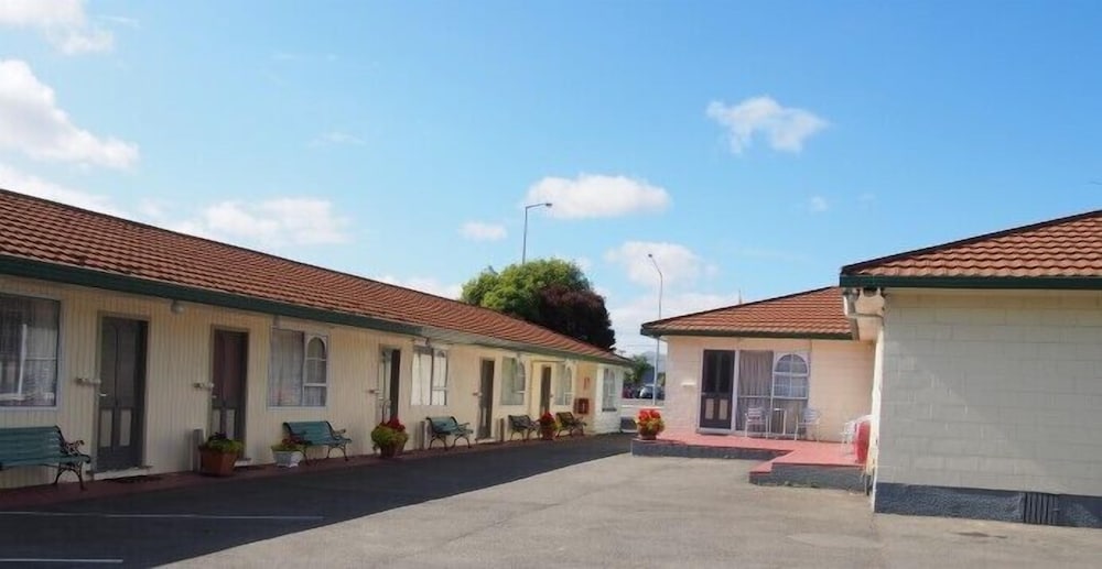 Earnslaw Motel 37/39