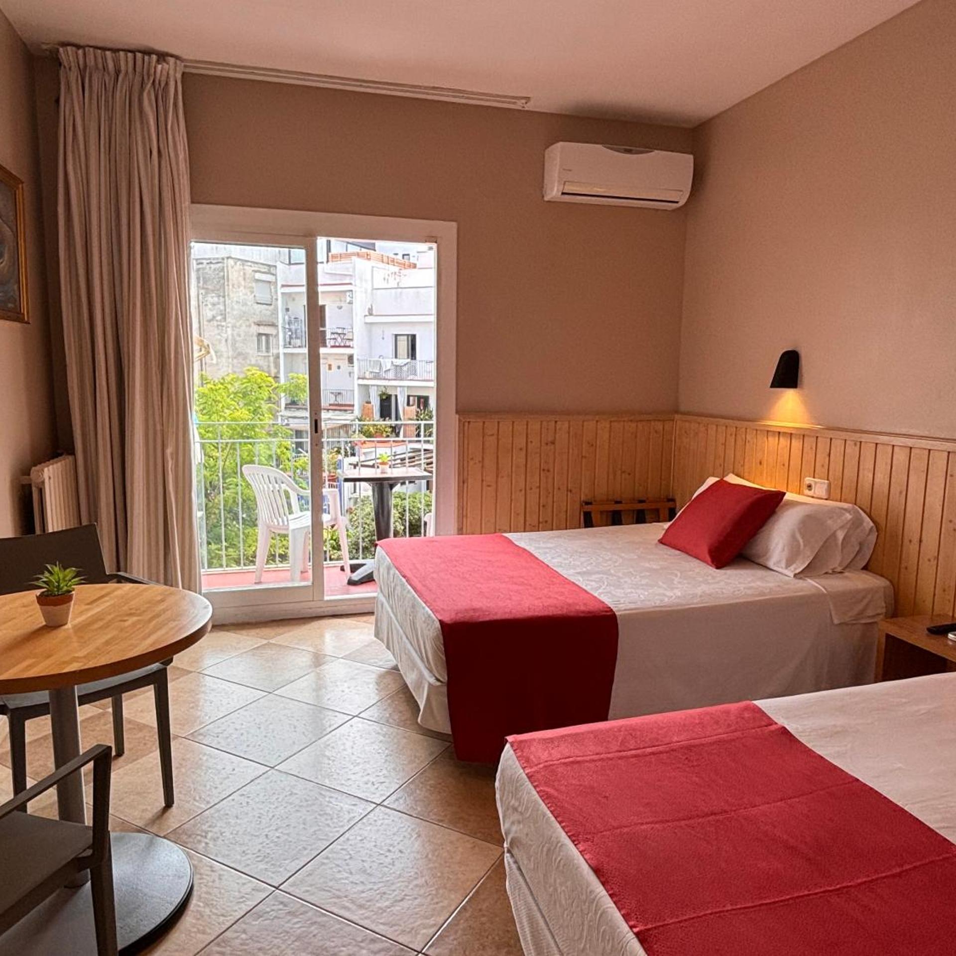 Room, Triple