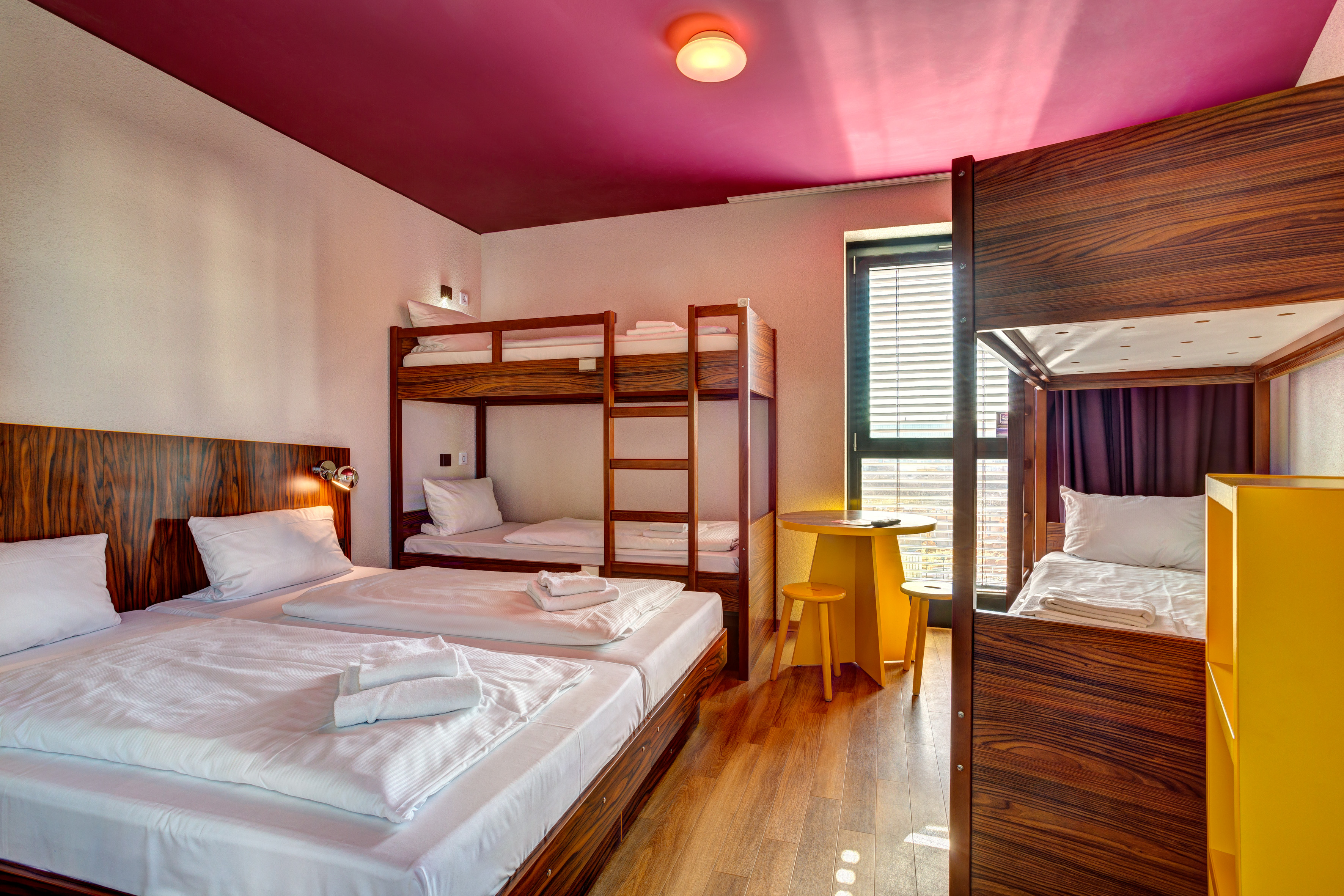 Room, 5 Beds