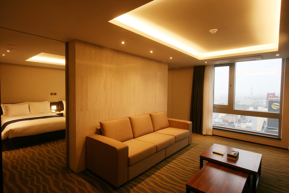 Gloucester Hotel Jeju 50/57