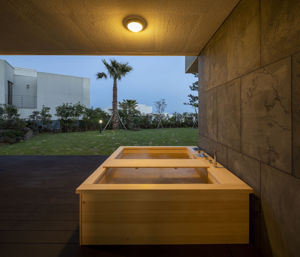 Velum Resort 33/58