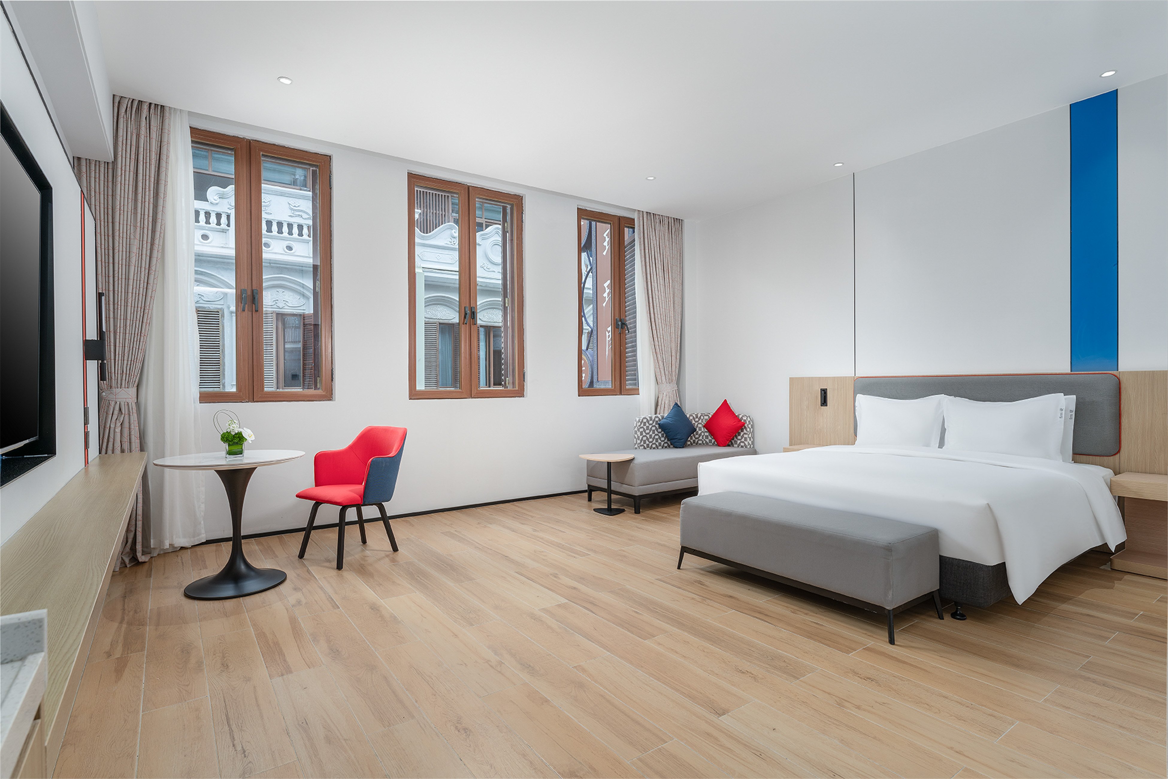 Standard, King Bed, Extra Floor Space