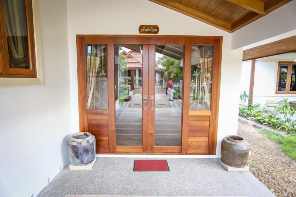 Tree Home Plus Home Stay 12/50