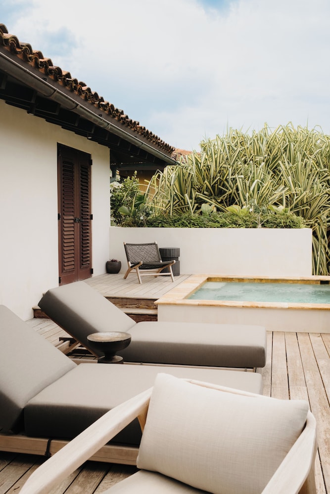 Royal Isabela 3/49