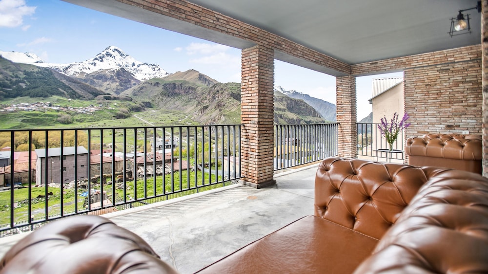 Hotel Memoir Kazbegi 36/50