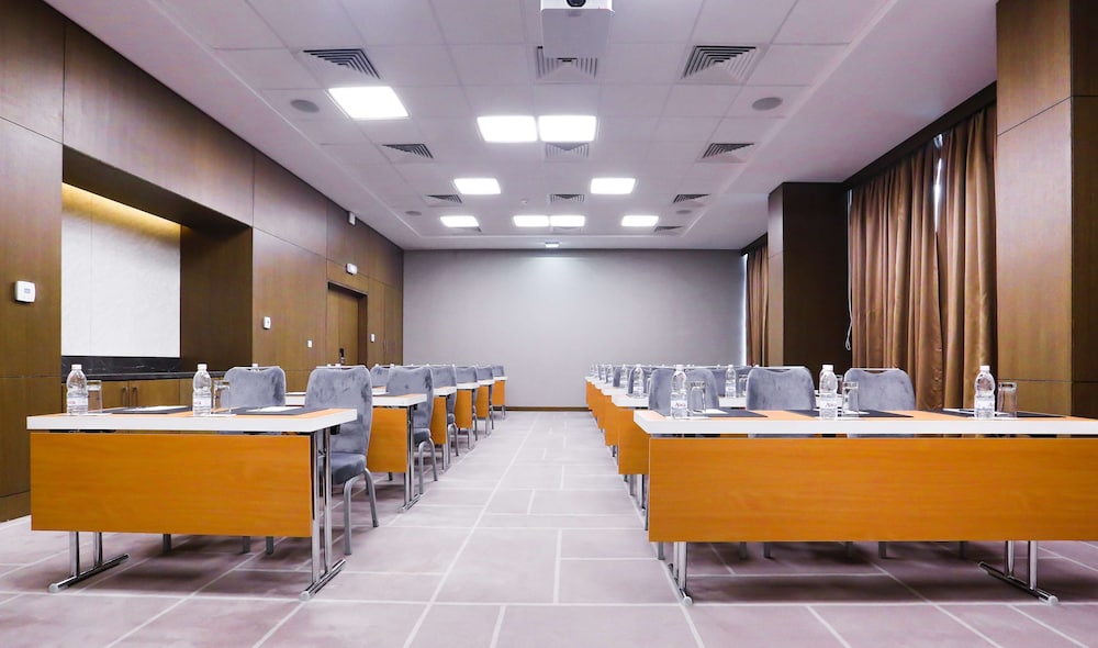 RADISSON BLU HOTEL, ABIDJAN AIRPORT 67/74
