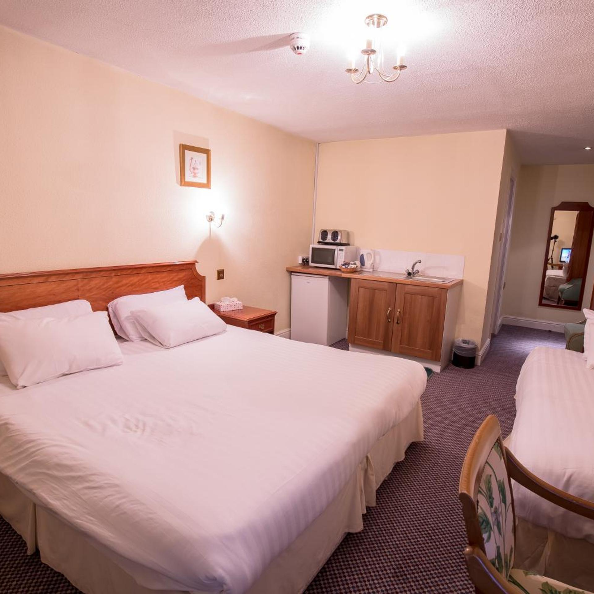 Room, Triple