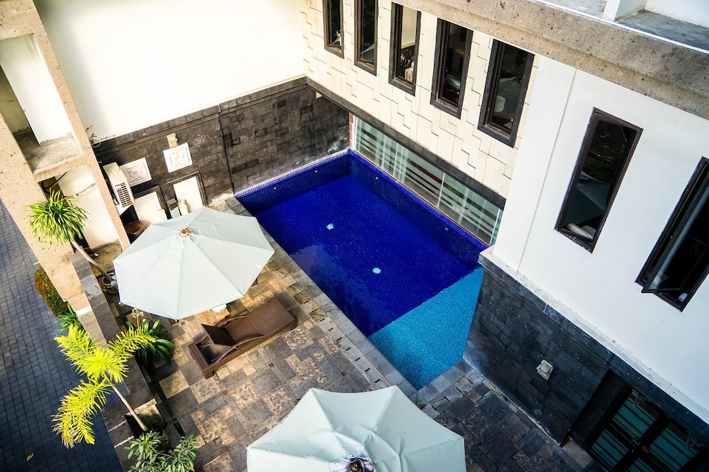 Puri Ayu Hotel 36/40
