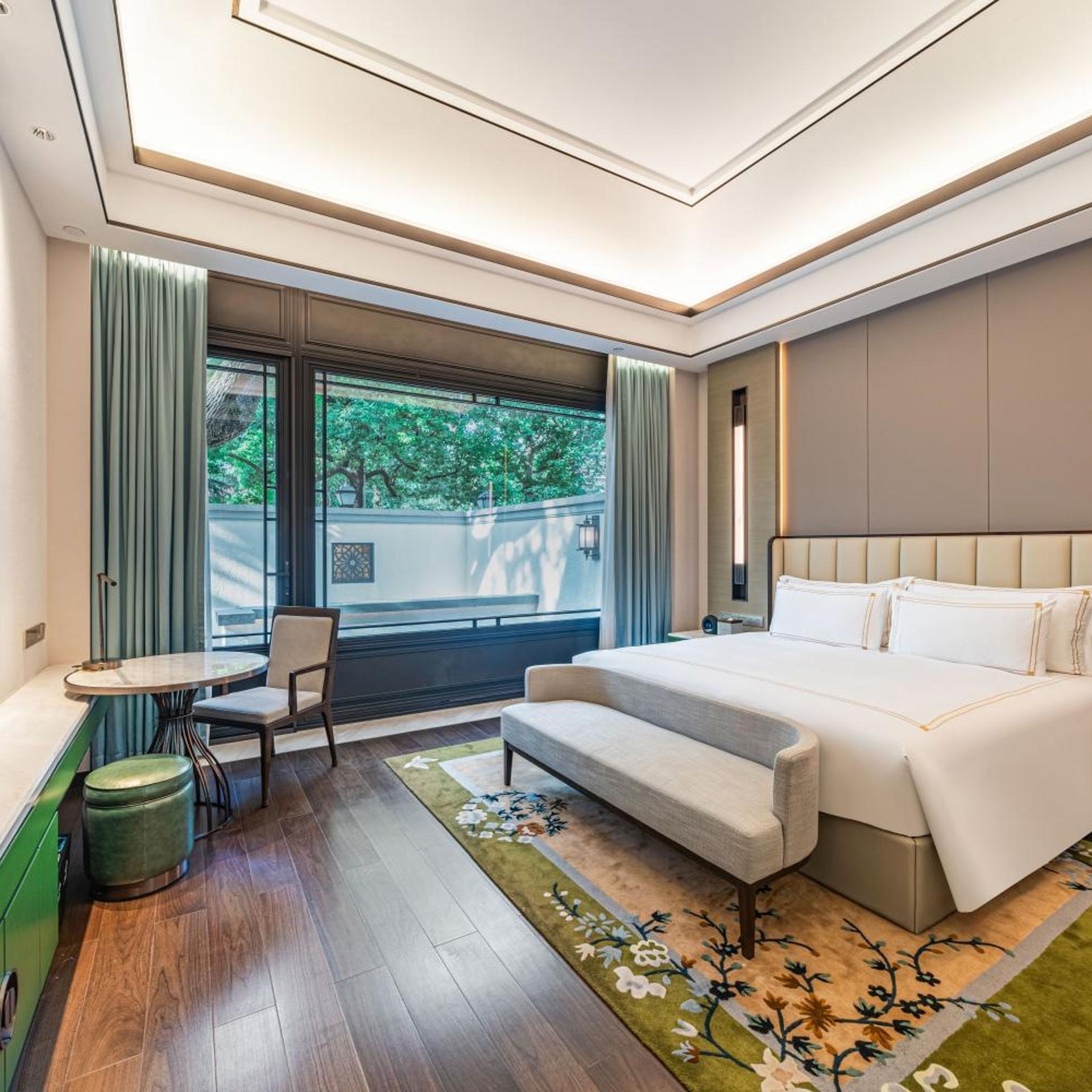 Courtyard, Suite