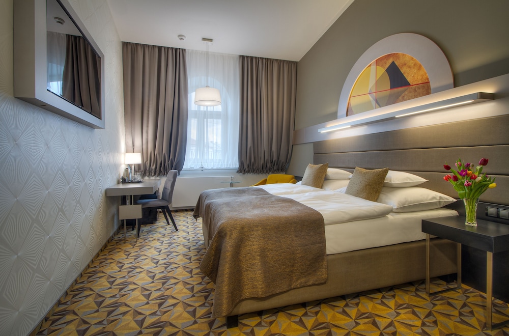 DELUXE, DOUBLE BED