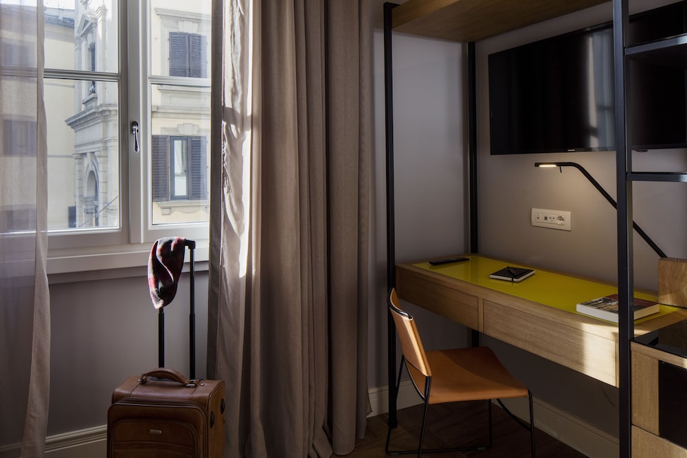 The Frame Hotel 41/46