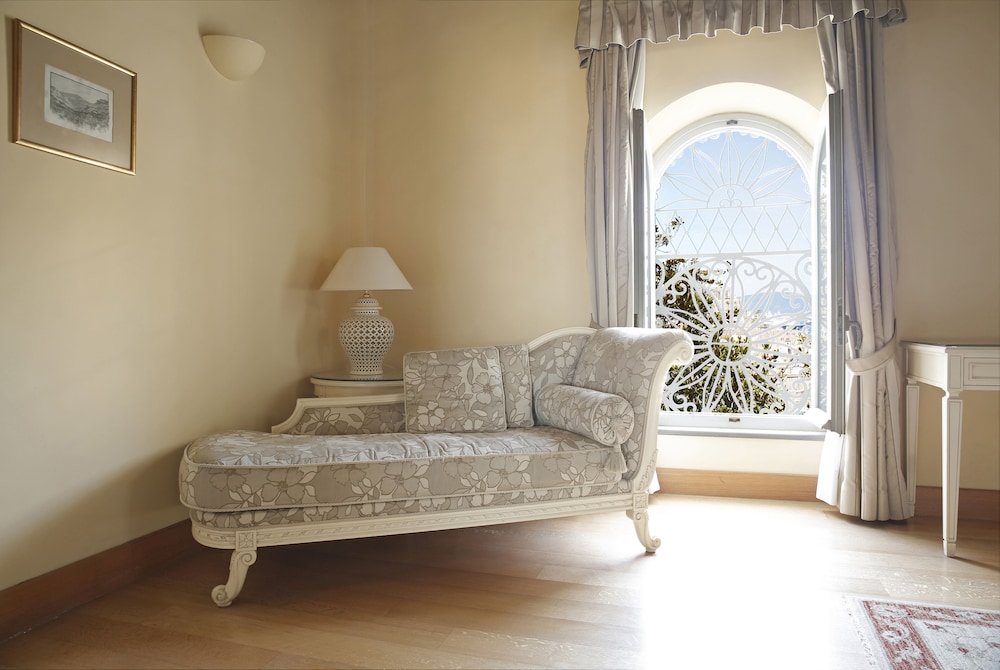 Siora Vittoria Boutique Hotel 32/48