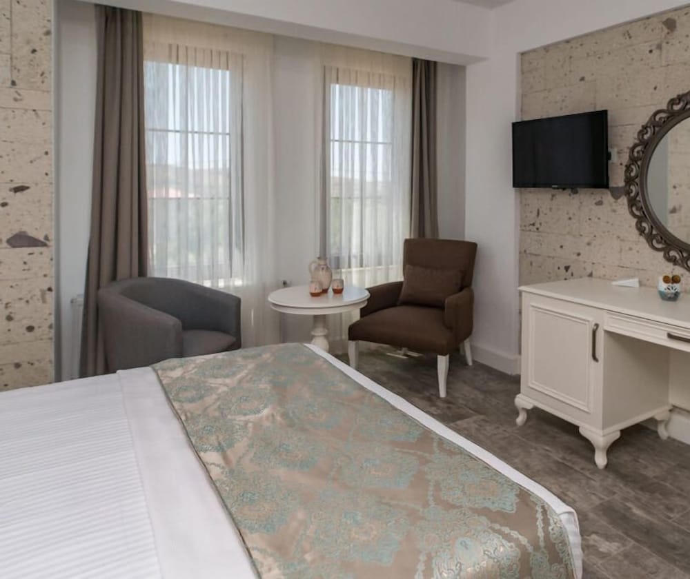 DELUXE, DOUBLE BED