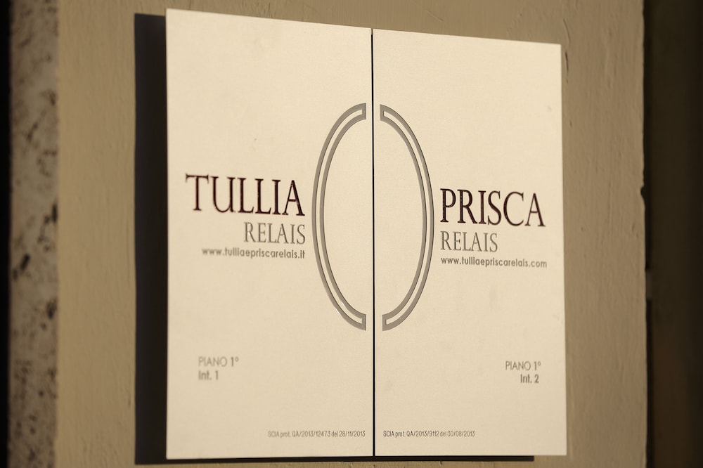 Tullia E Prisca Relais 26/40