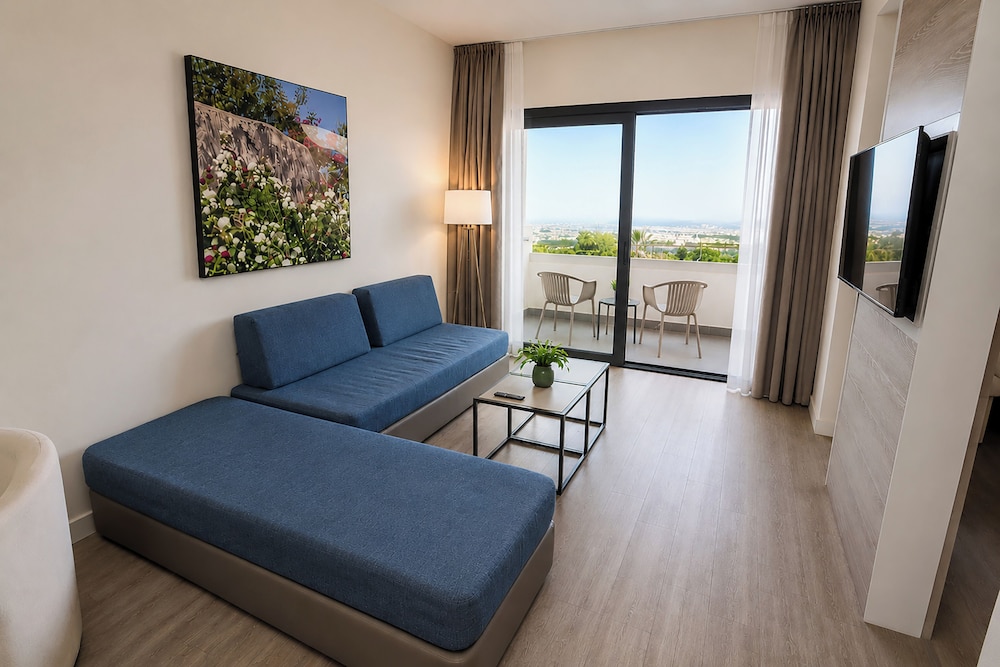 جناح تنفيذي بسرير كوين بإطلالة على البحر مع أريكة، Droushia Heights Hotel 3/6