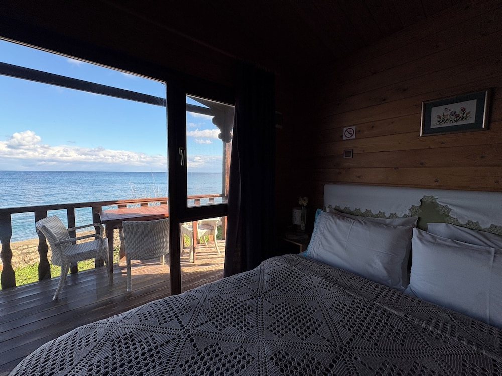 Lipsos Hotel 35/41
