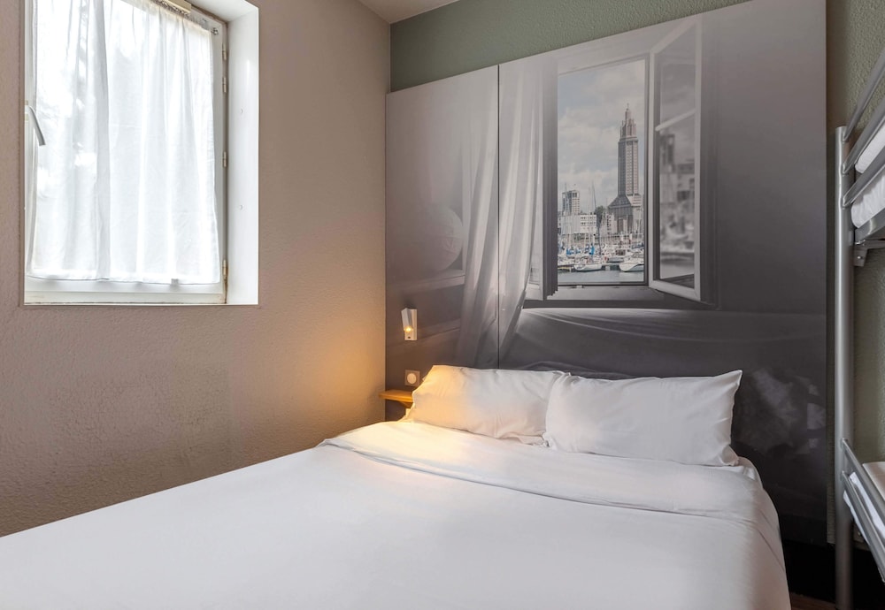 ROOM, QUADRUPLE