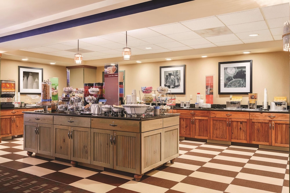 Hampton Inn Suites Lake George 9/61