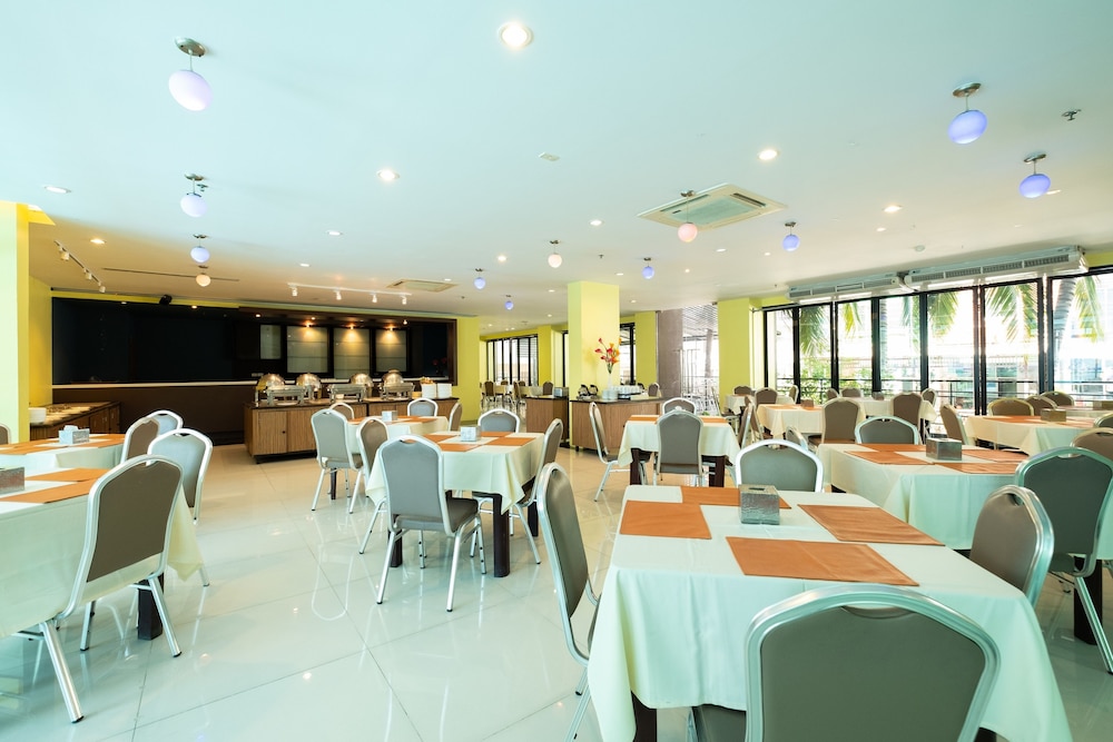 Vogue Hotel Pattaya 56/63