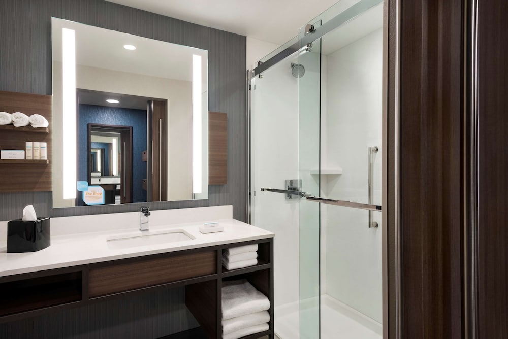 Hilton Garden Inn Milwaukee Brookfield Conference Center 13/60