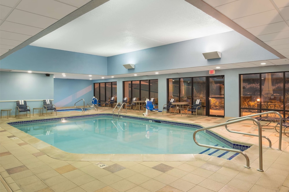 Hampton Inn Columbia MO 18/29