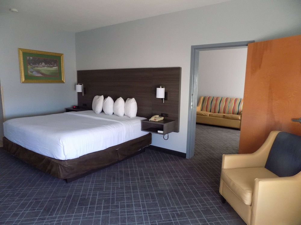 SUITE, KING BED