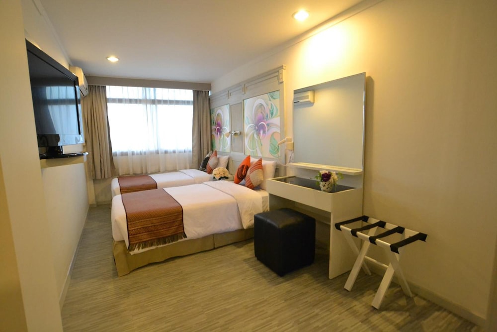 PRATUNAM CITY INN 35/54