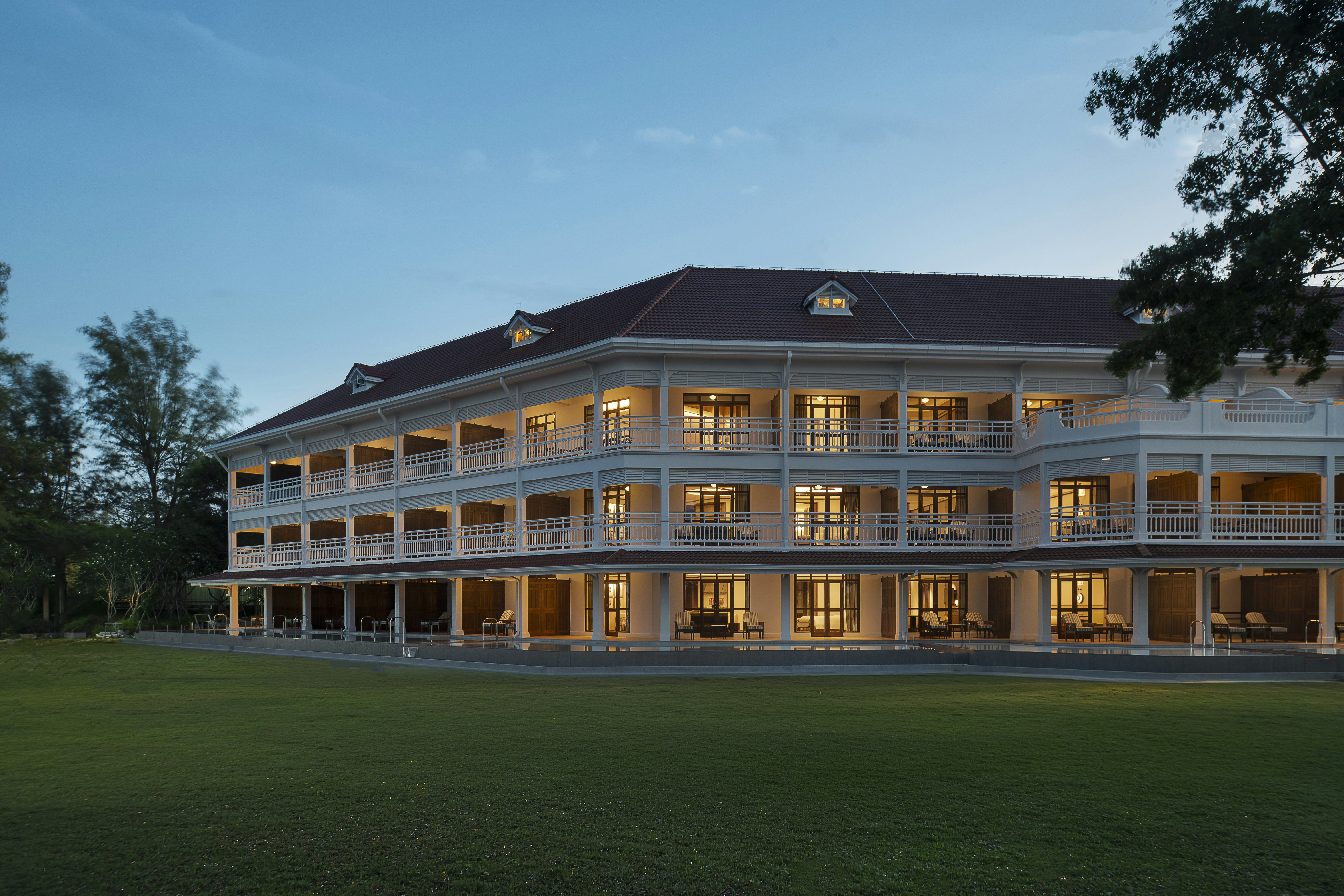 Centara Grand Beach Resort Hua Hin 6/81