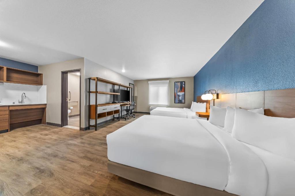 SUITE, 2 QUEEN BEDS, ACCESSIBLE