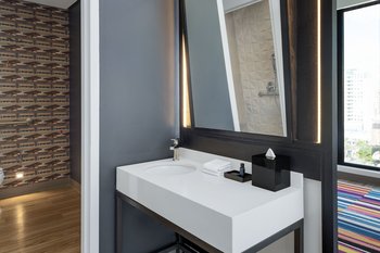 Urban, Guest Room, King Bed, City View
