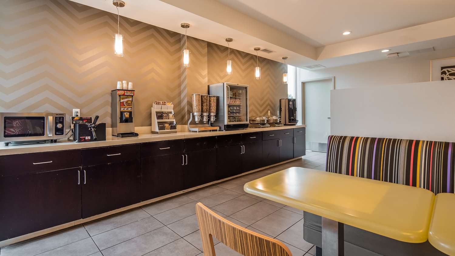 La Quinta Inn and Suites by Wyndham Tulsa Downtown - Route 66 8/14