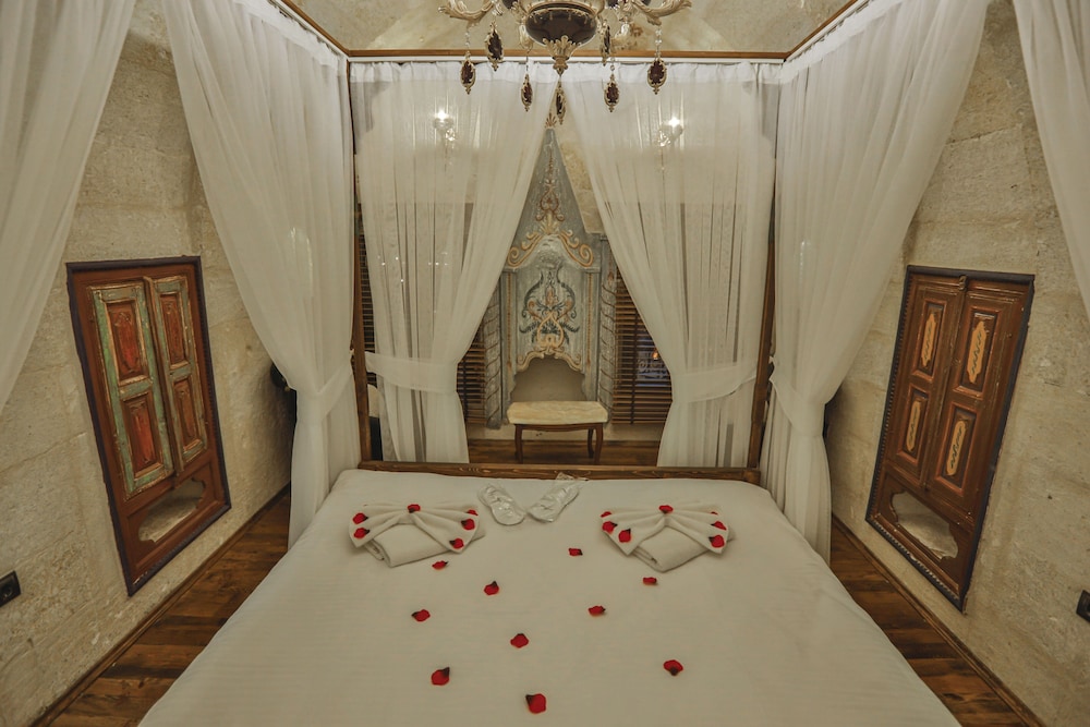 Casia Cave Suites 11/50