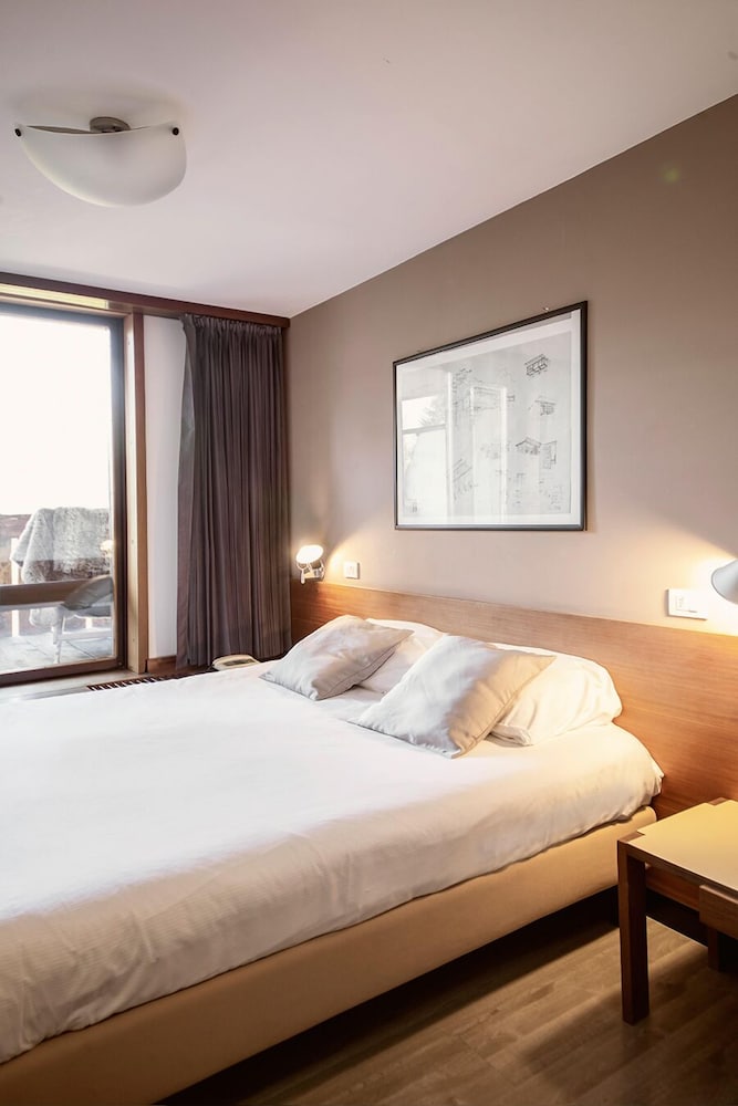 Boite Hotel 9/50