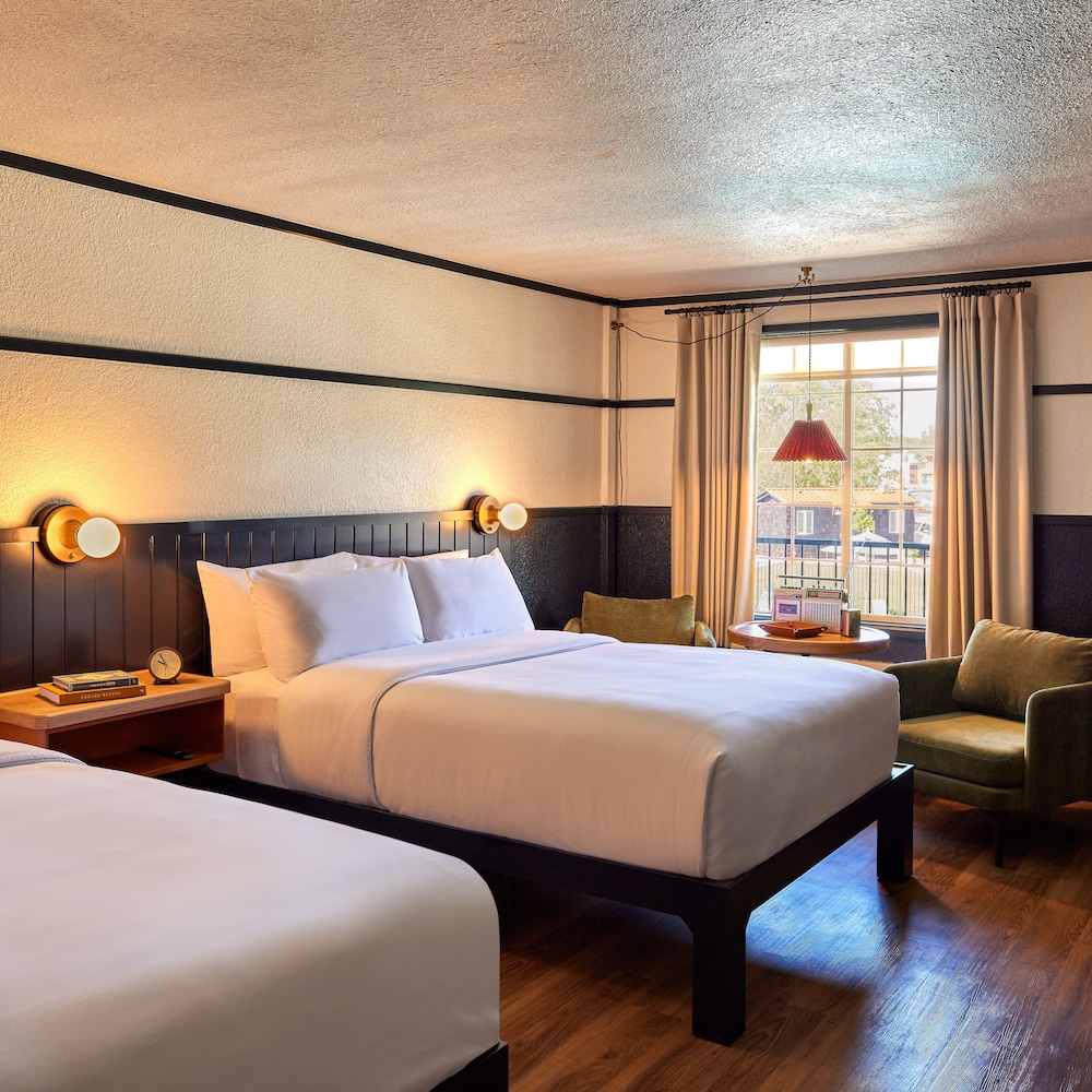 CLASSIC, 2 QUEEN BEDS, ACCESSIBLE