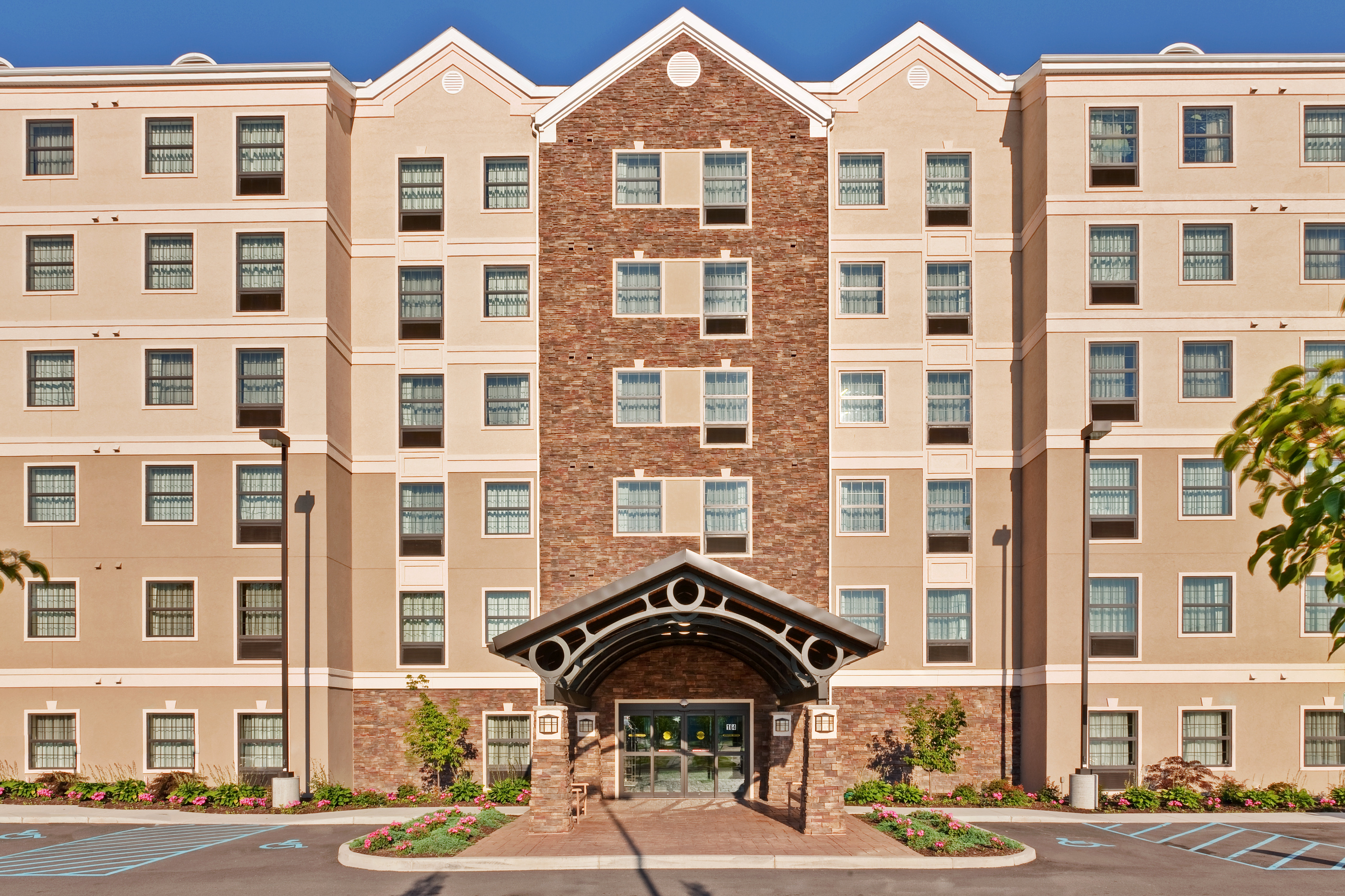 Staybridge Suites Buffalo 6/76