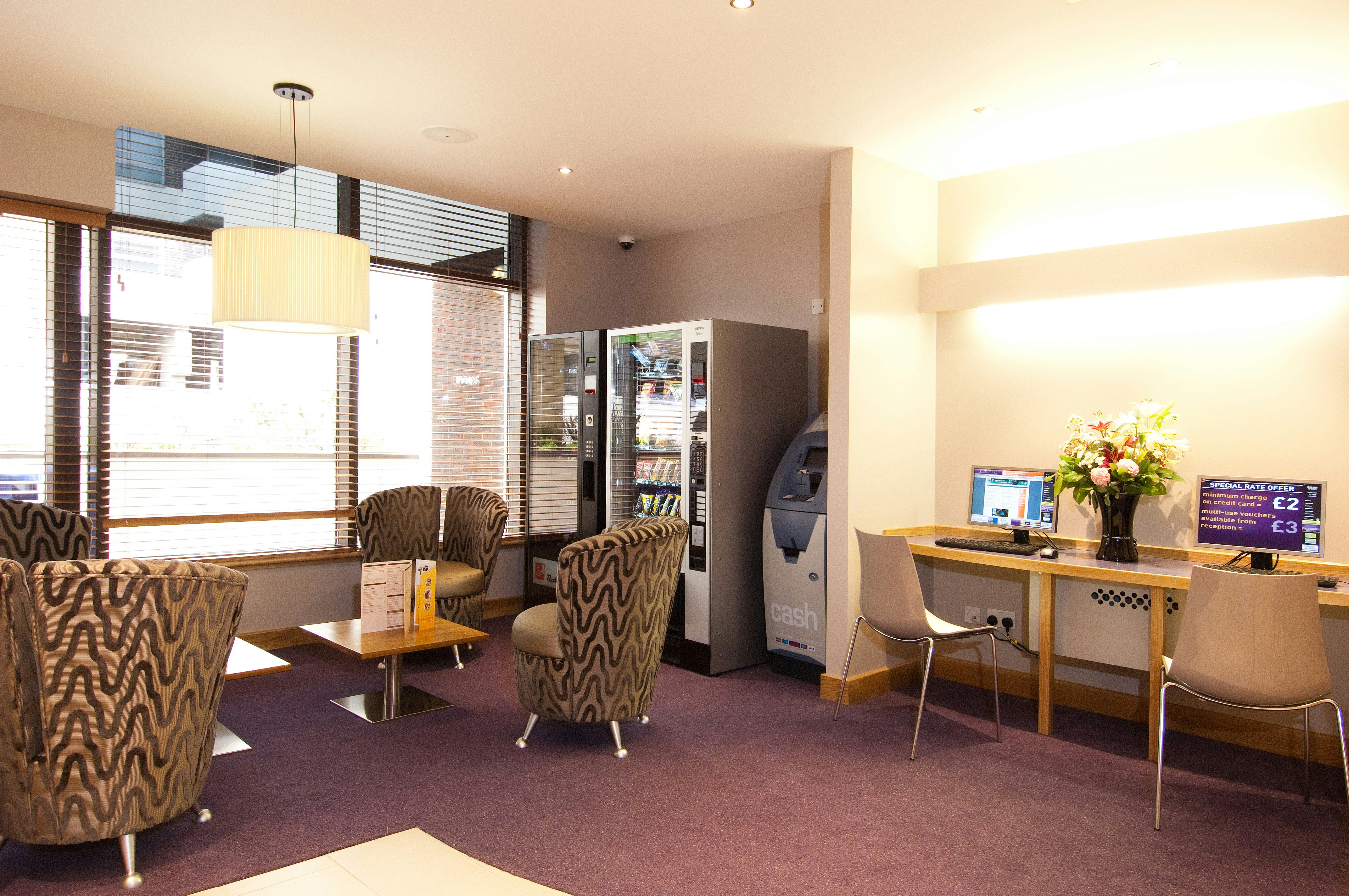 Premier Inn Sunbury (Kempton Park) 18/33