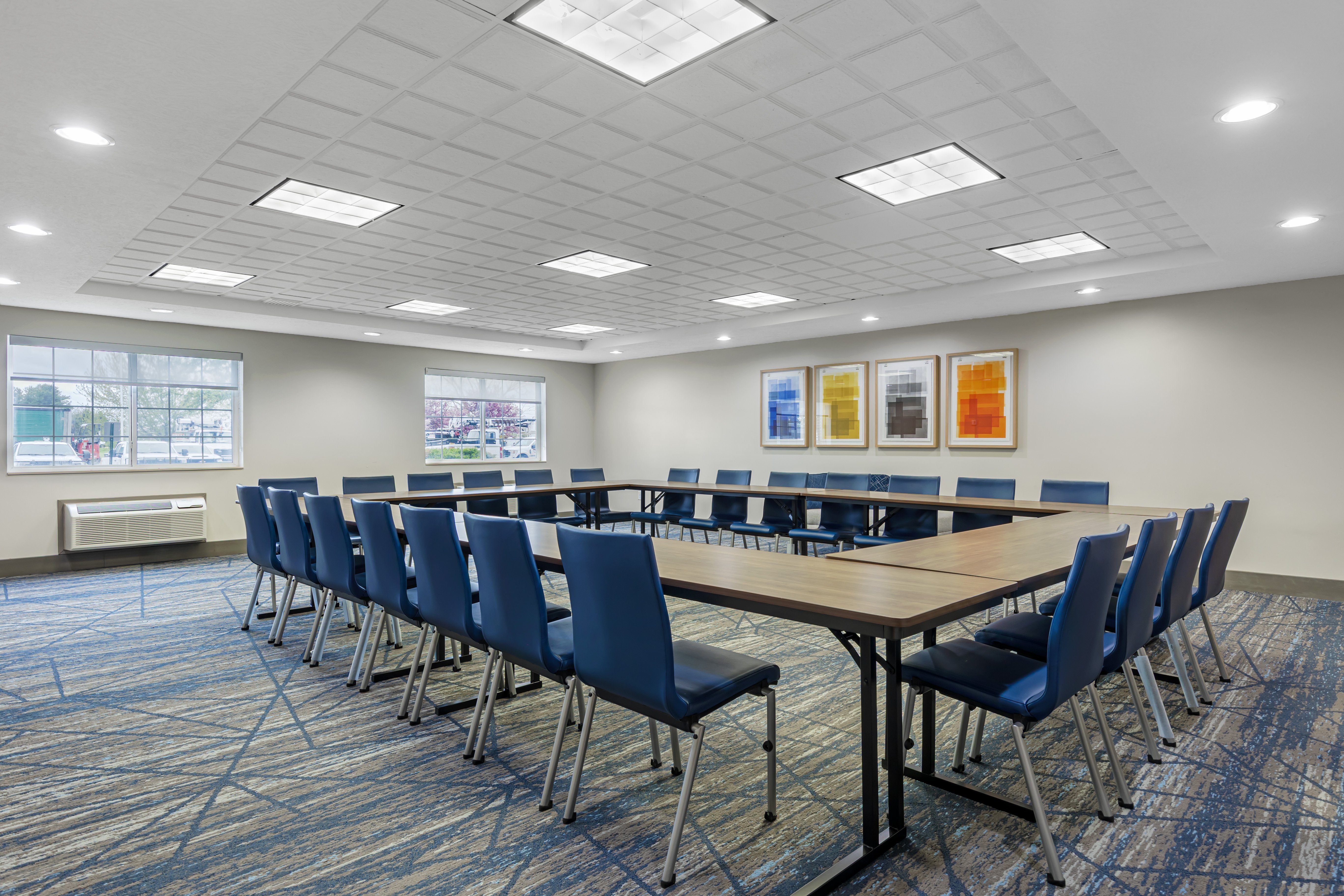 Holiday Inn Express Hotel Suites Charlotte 38/44