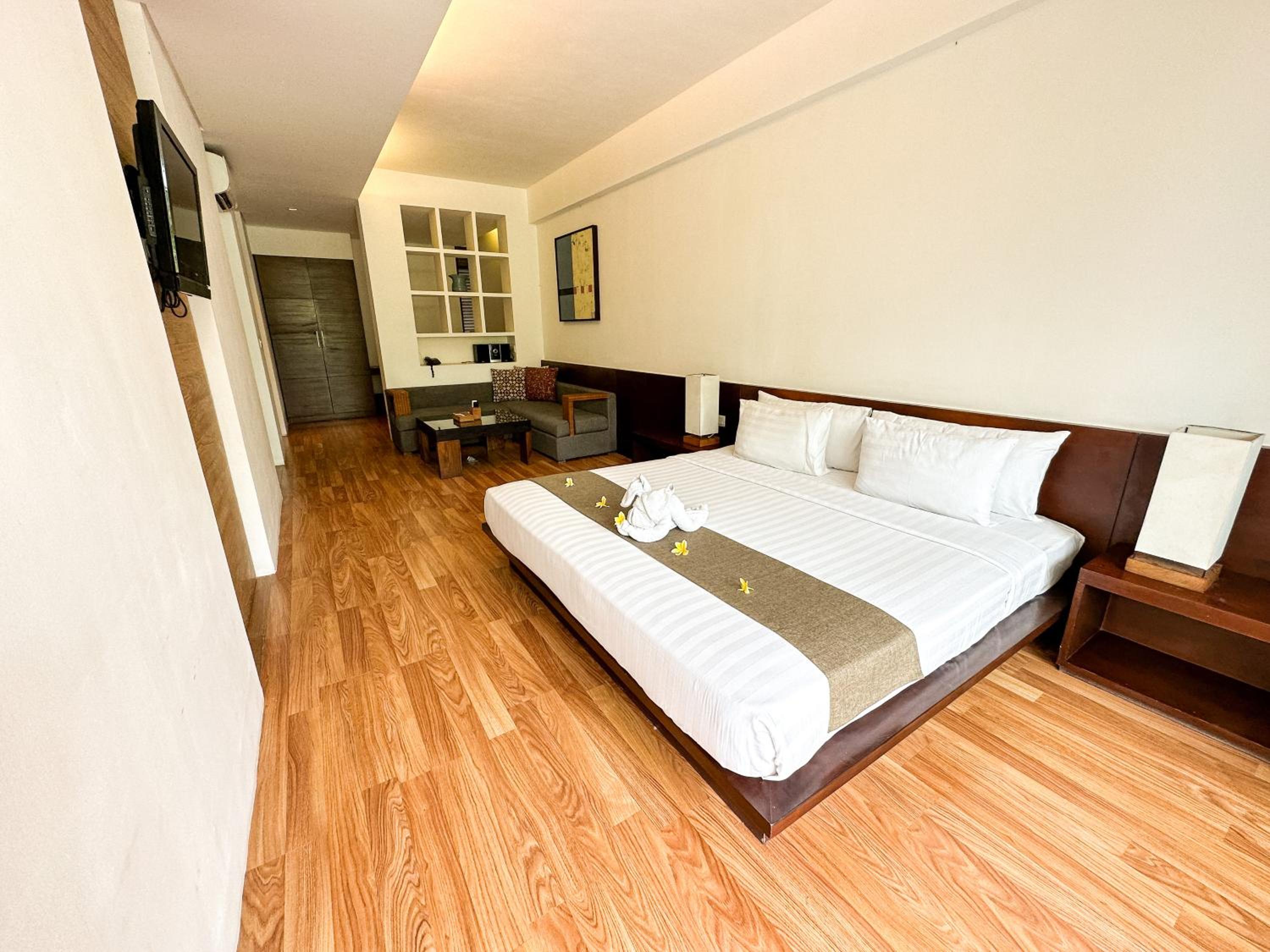 Deluxe, Double or Twin Bed, Pool View
