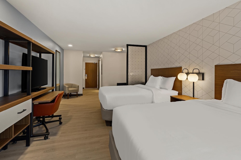 Everhome Suites Yuma East I-8 16/50