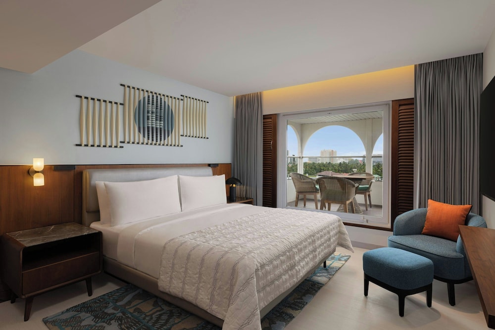 Backwater, Island, Suite, King Bed, Balcony