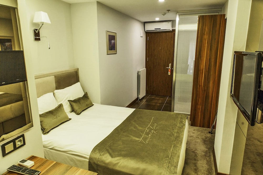 The 22 Hotel 13/50